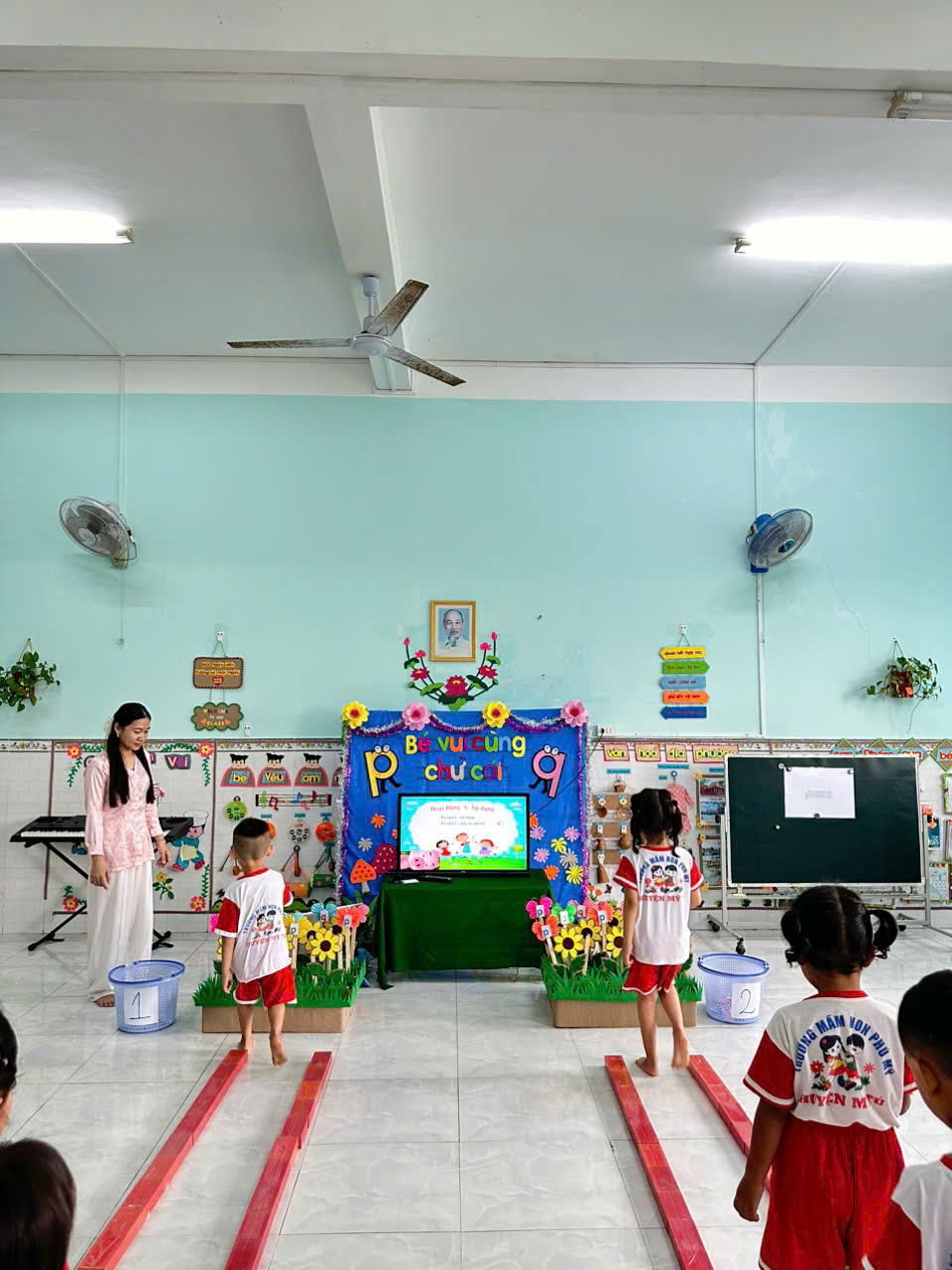 Trường Mầm non Phú Mỹ tổ chức chuyên đề "Phát huy tính tích cực, sáng tạo của trẻ trong hoạt động steam thông qua hoạt động làm quen chữ cái"