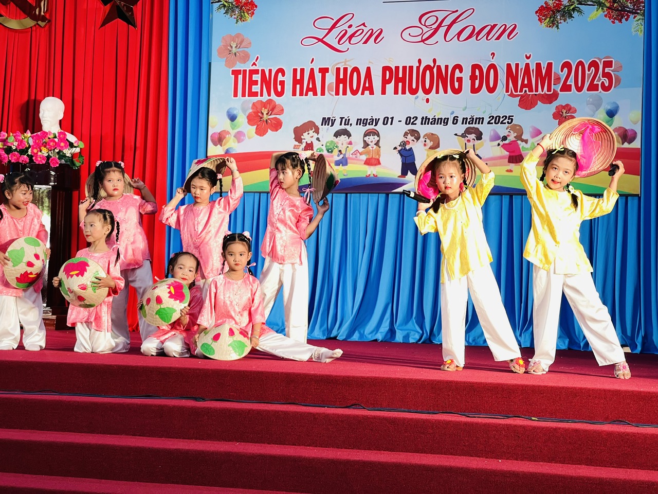 TRƯỜNG MẦM NON PHÚ MỸ THAM DỰ LIÊN HOAN TIẾNG HÁT HOA PHƯỢNG ĐỎ HUYỆN MỸ TÚ NĂM 2025